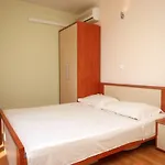 Studio 4852b *