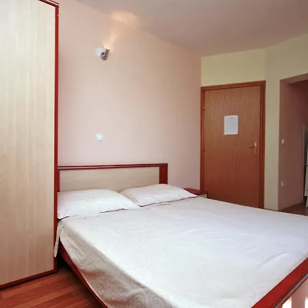 Apartment 4852b